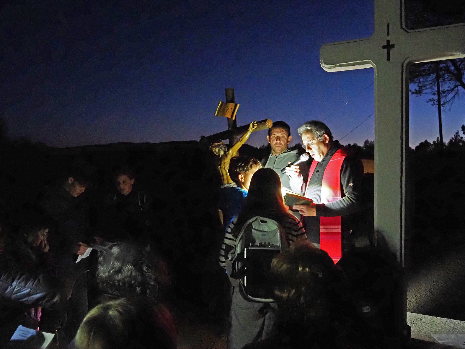 Via Crucis nocturn a Sant Salvador, dins dels actes de la Setmana Santa.