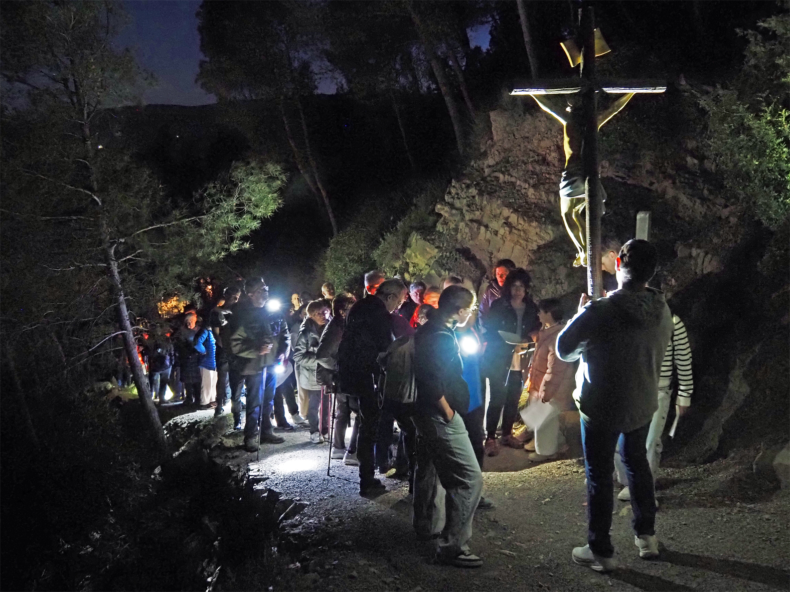 Via Crucis nocturn a Sant Salvador, dins dels actes de la Setmana Santa.