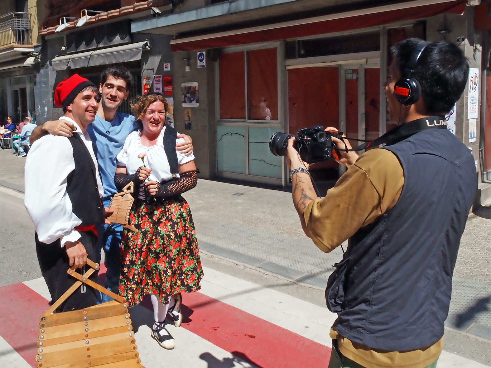 Entrevista a caramellaires per al programa 'Ets i uts' del 3Cat en les Caramelles de S&uacute;ria 2026.