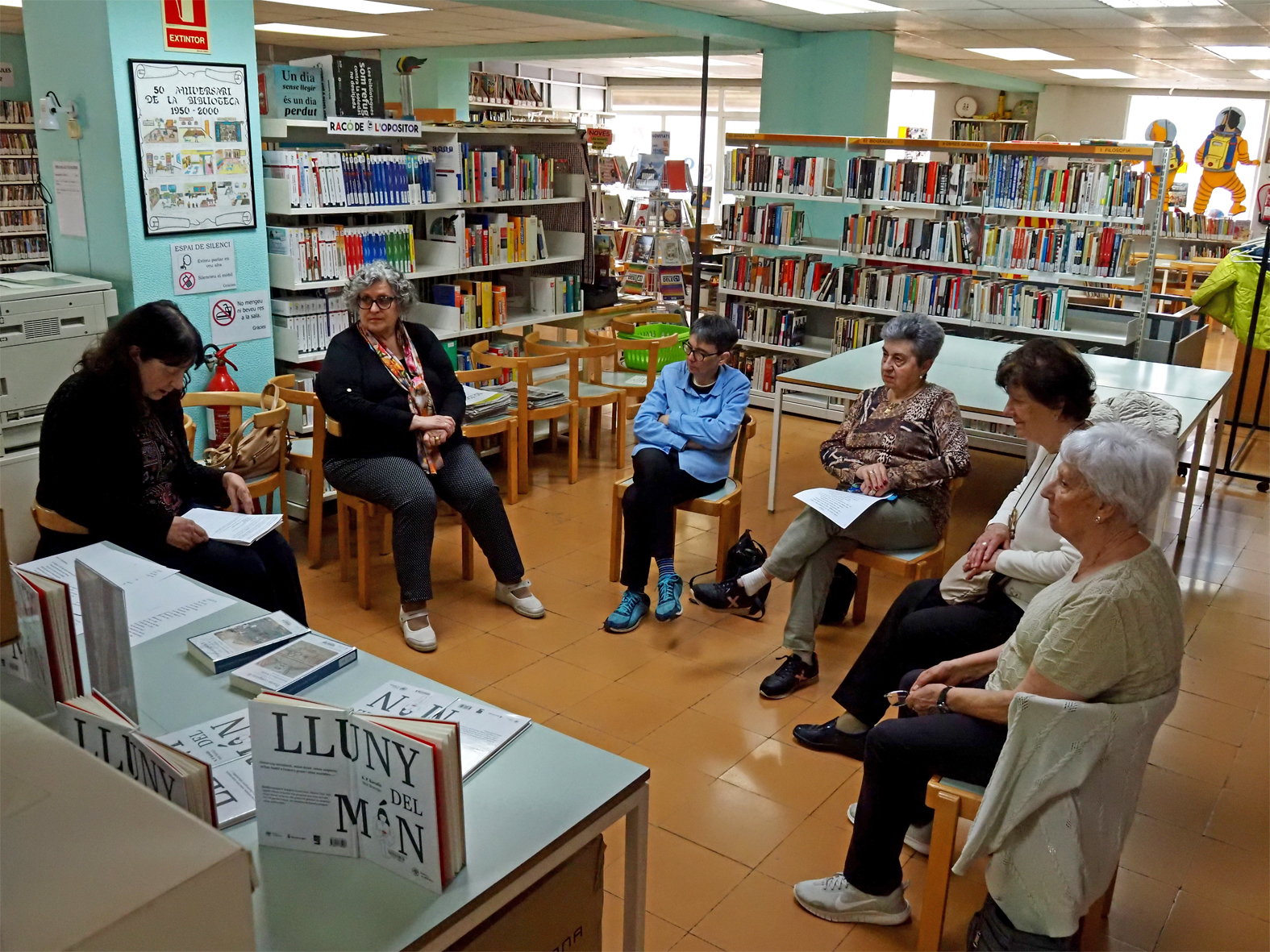 Lectura PoÃ¨tica amb el Grup del Taller de Lectura de Lâ€™Esplai a la Biblioteca PÃºblica, dins dels actes del Dia Internacional de la Poesia.