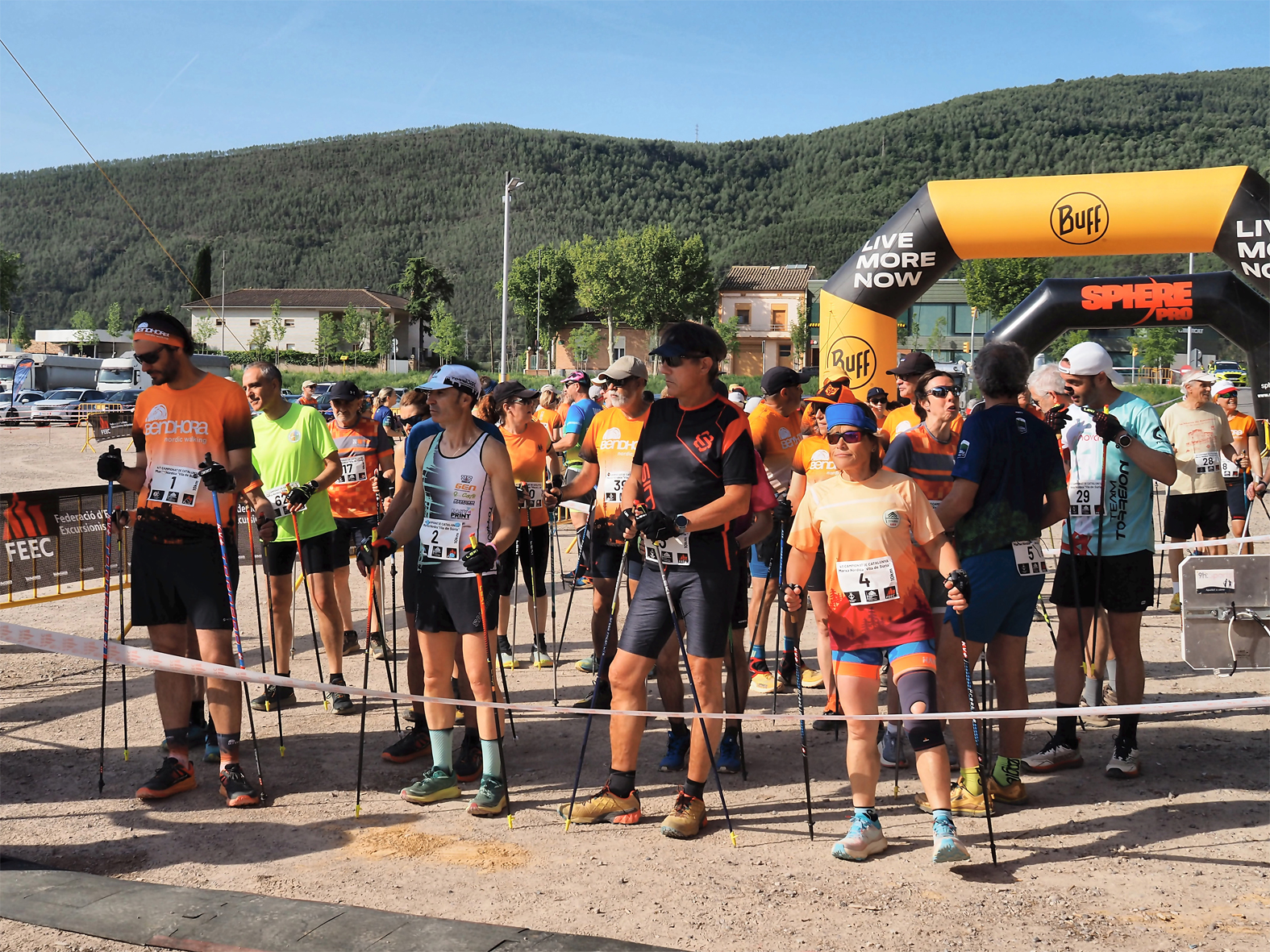 Instants previs a la sortida del 4t Campionat de Catalunya de Marxa N&ograve;rdica 'Vila de S&uacute;ria'.