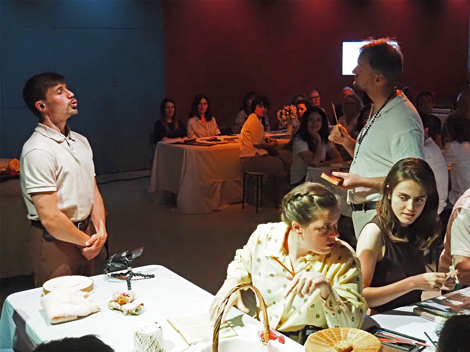 Escena de l'obra de teatre documental immersiu 'Iaia' de la companyia Mambo Project, dins del 9&egrave; Festival d'Espectacles Art en Cicle de S&uacute;ria.