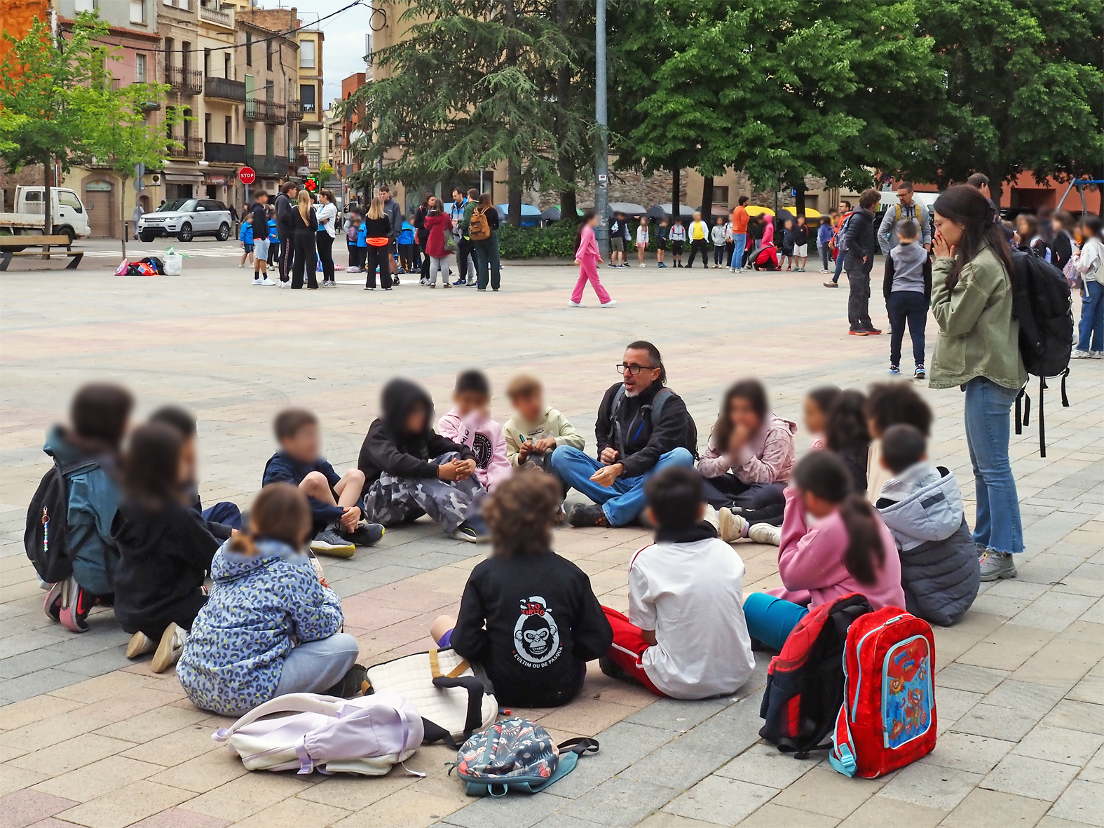 Activitats l&uacute;diques de la primera jornada de la campanya Let's Clean Up Europe amb les Escoles Verdes de S&uacute;ria, a la pla&ccedil;a de Sant Joan.