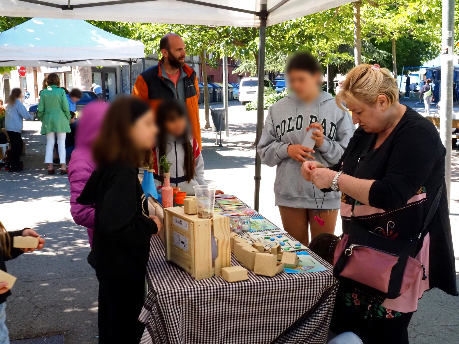 Imatge del 8&egrave; Mercat de Cooperatives Escolars de S&uacute;ria a la pla&ccedil;a de Sant Joan.
