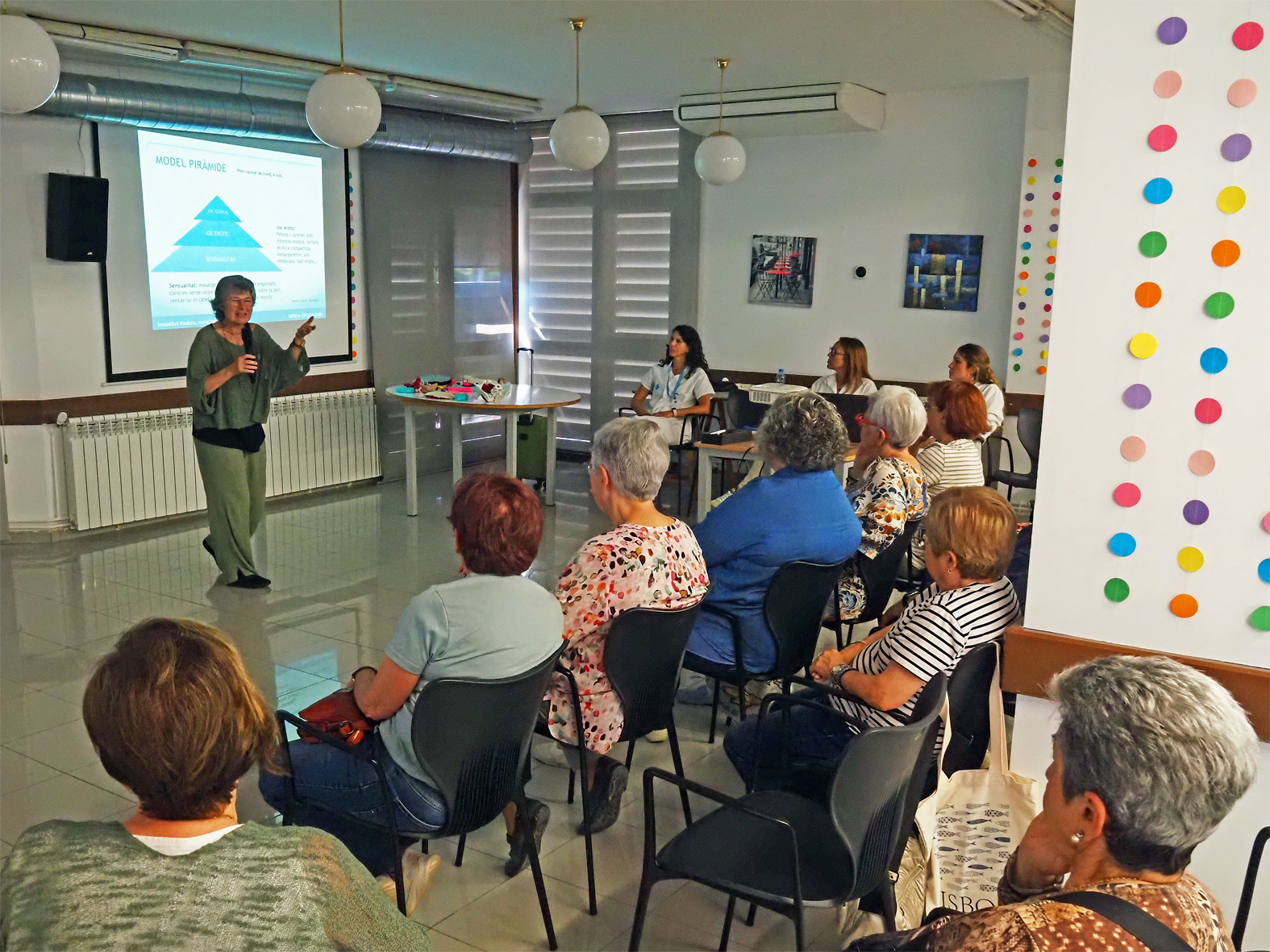 La coneguda divulgadora de la salut del sòl pelvià Mireia Grossmann participa en la 5a Escola de Salut de Súria