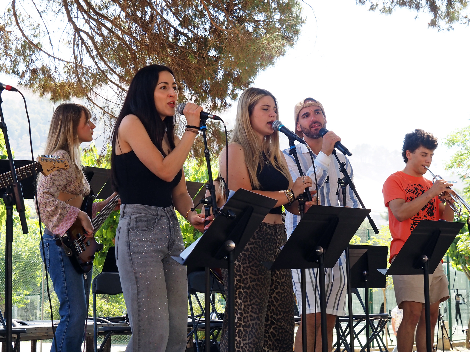Actuaci&oacute; de Collettivo Orbita Libera (It&agrave;lia) durant la matinal de cloenda del Festival Festeig al Passeig Jazz Band, al Parc Municipal Macary i Viader.