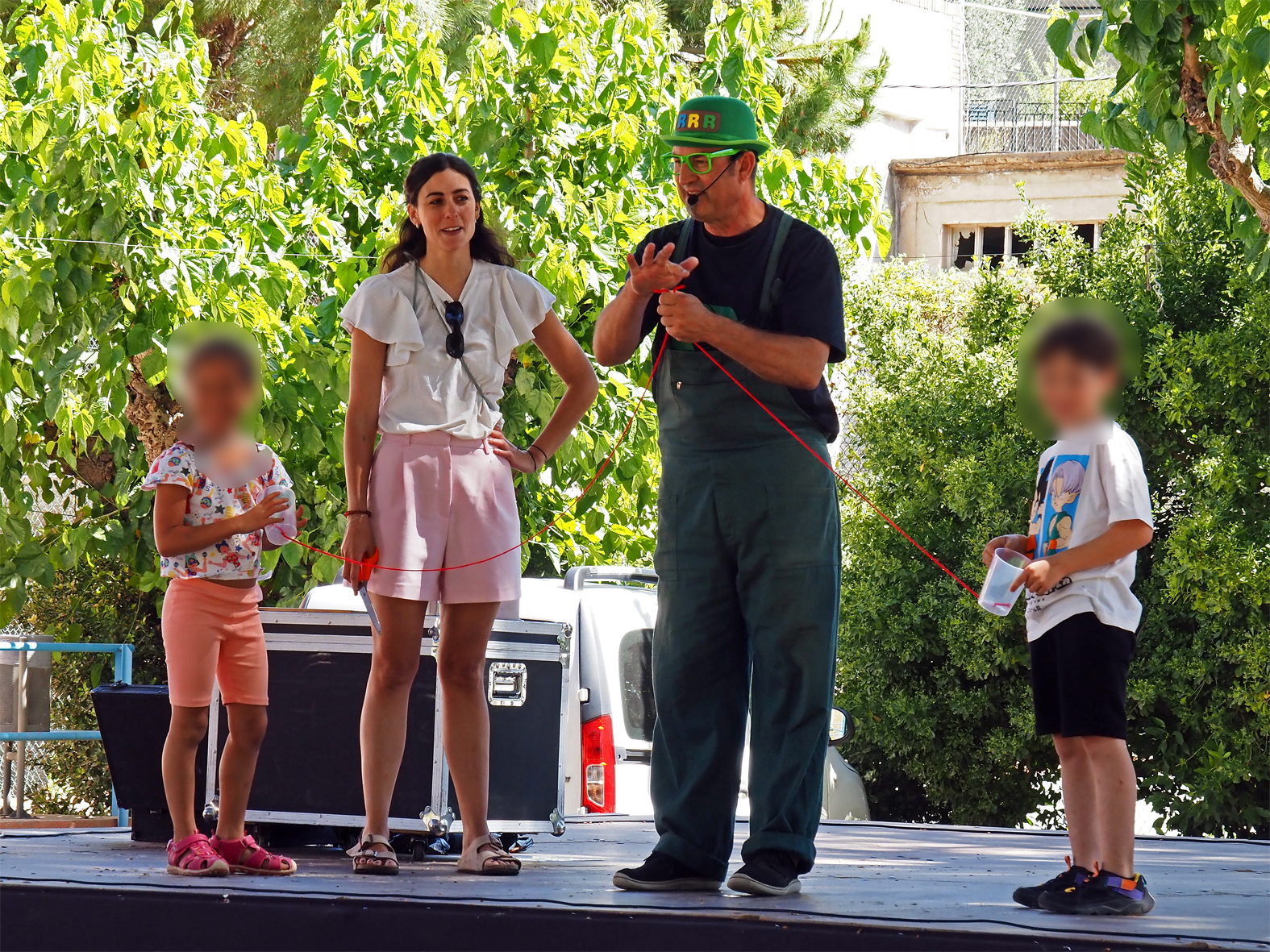 Espectacle d'animaci&oacute; al Parc Municipal Macary i Viader, dins de la cloenda de les activitats de les Escoles Verdes de S&uacute;ria durant el curs 2025-26.