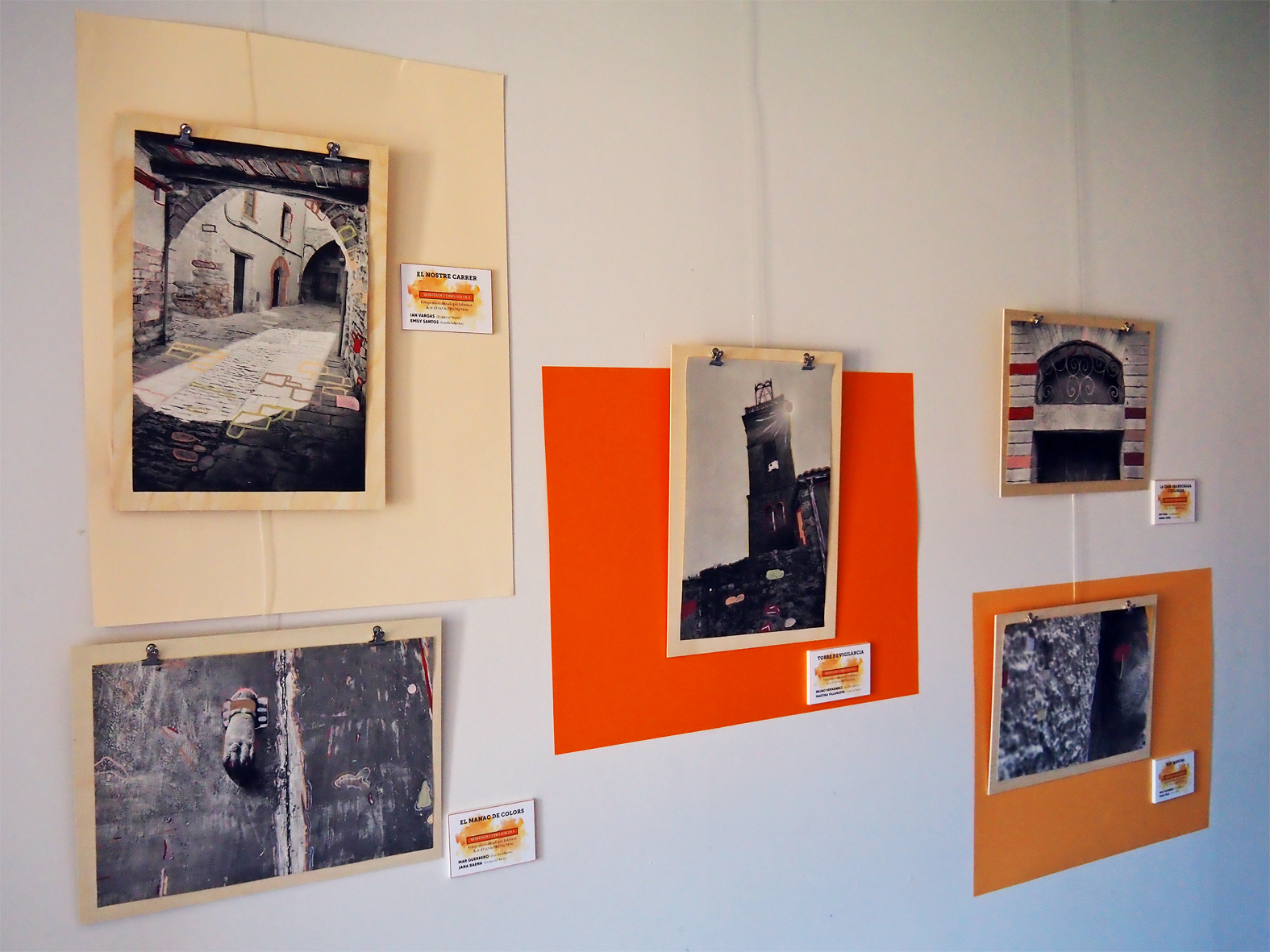 Imatge de l'exposici&oacute; del projecte 'Art i Hist&ograve;ria' a l'edifici d'El Casinet del Poble Vell, amb la participaci&oacute; d'alumnat de l'Institut Mig-M&oacute;n i de les escoles Francesc Maci&agrave;, Salipota i Fedac.