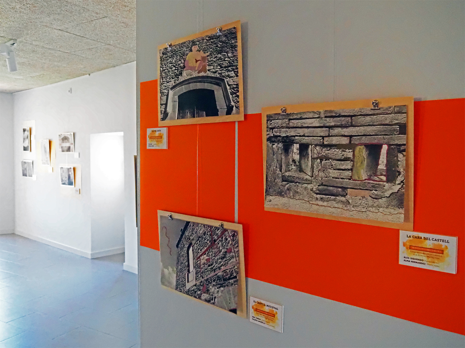Imatge de l'exposici&oacute; del projecte 'Art i Hist&ograve;ria' a l'edifici d'El Casinet del Poble Vell, amb la participaci&oacute; d'alumnat de l'Institut Mig-M&oacute;n i de les escoles Francesc Maci&agrave;, Salipota i Fedac.