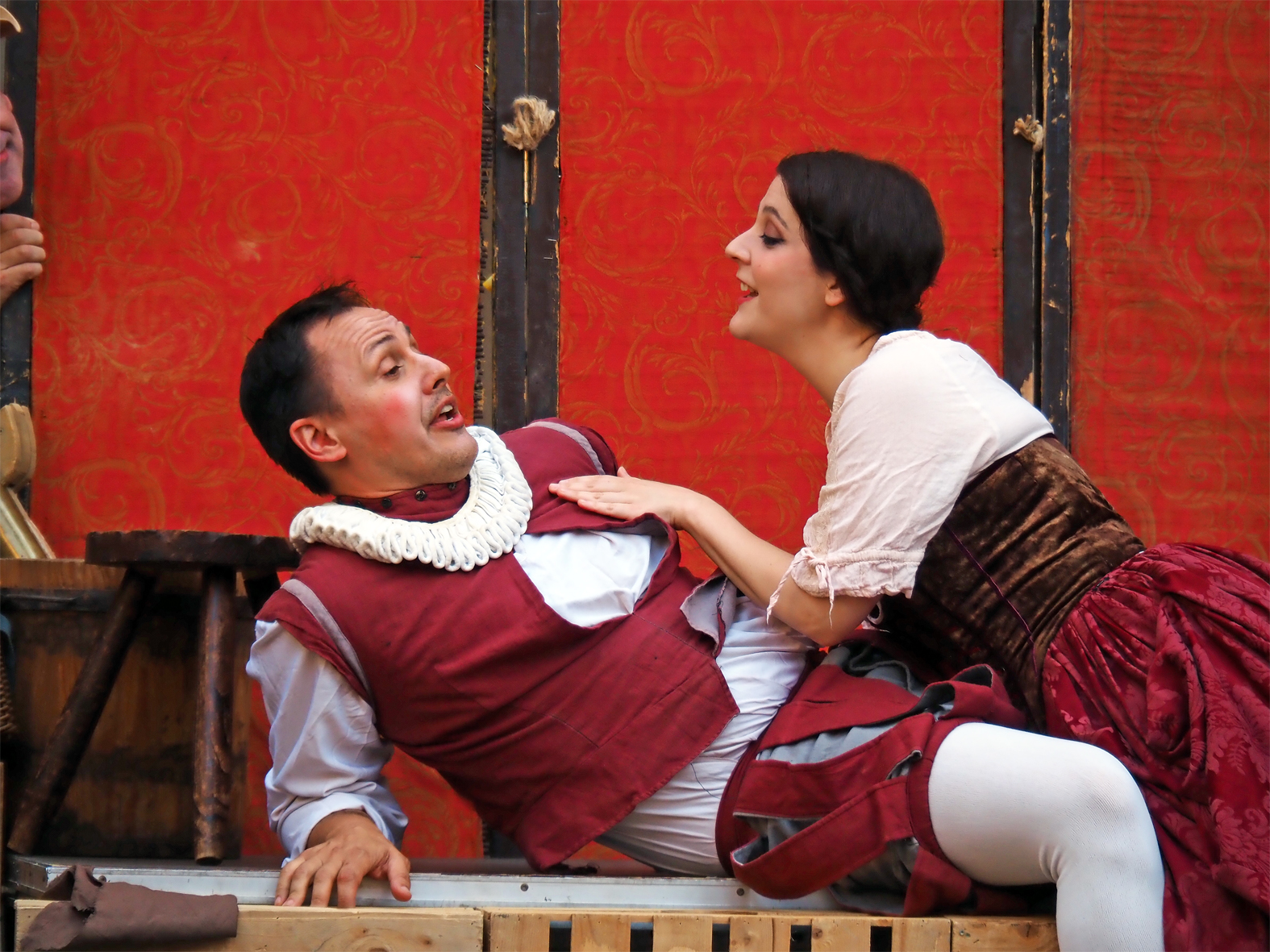 Escena de l'&ograve;pera 'Il combattimento di Tancredi e Florinda' a la pla&ccedil;a Major del Poble Vell, dins del 9&egrave; Festival Espurnes Barroques.