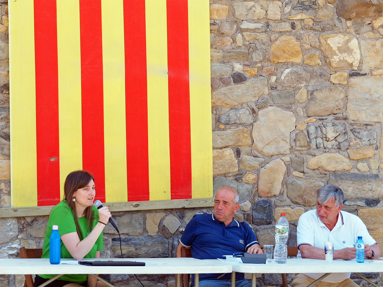 Taula rodona de l'acte central de l'Any F&agrave;brega a Cererols, amb Montserrat F&agrave;brega, &Agrave;ngel Barat i Albert F&agrave;brega.
