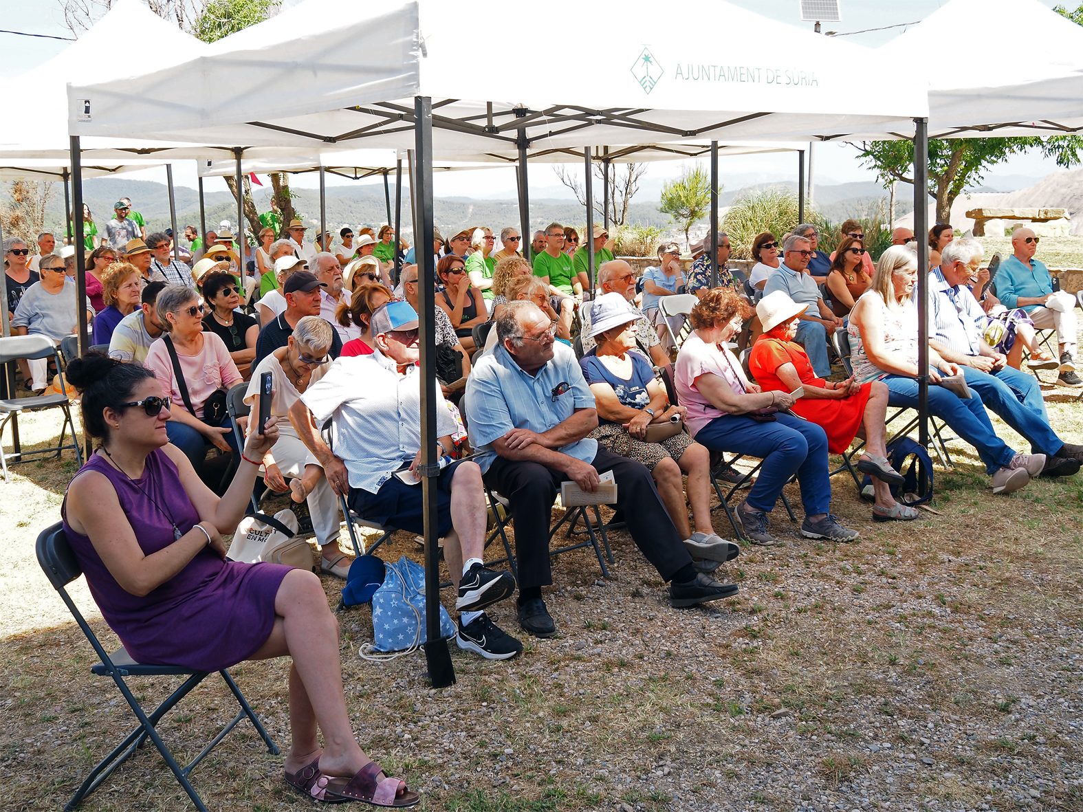 Persones assistents a l'acte central de l'Any Mag&iacute; F&agrave;brega a Cererols.