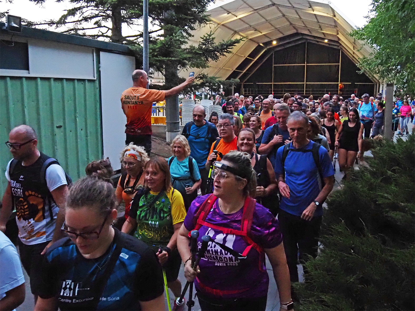 Sortida de la Caminada Nocturna del Centre Excursionista, dins del pr&ograve;leg de la Festa Major de S&uacute;ria.
