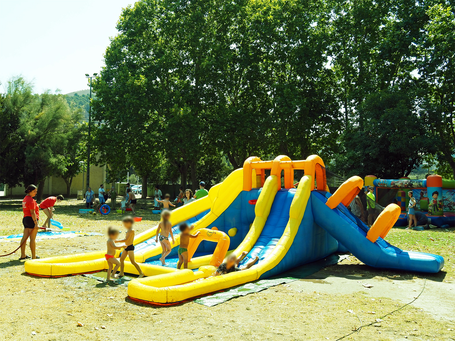Jocs infantils al Parc Municipal Macary i Viader, dins de la Festa Major de S&uacute;ria.
