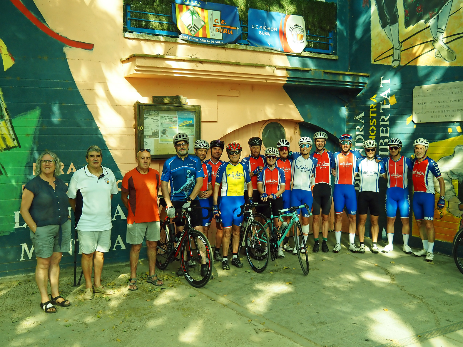 Participants en l'entrenament cronometrat de ciclisme Memorial Joan Gras, dins de la Festa Major de S&uacute;ria.