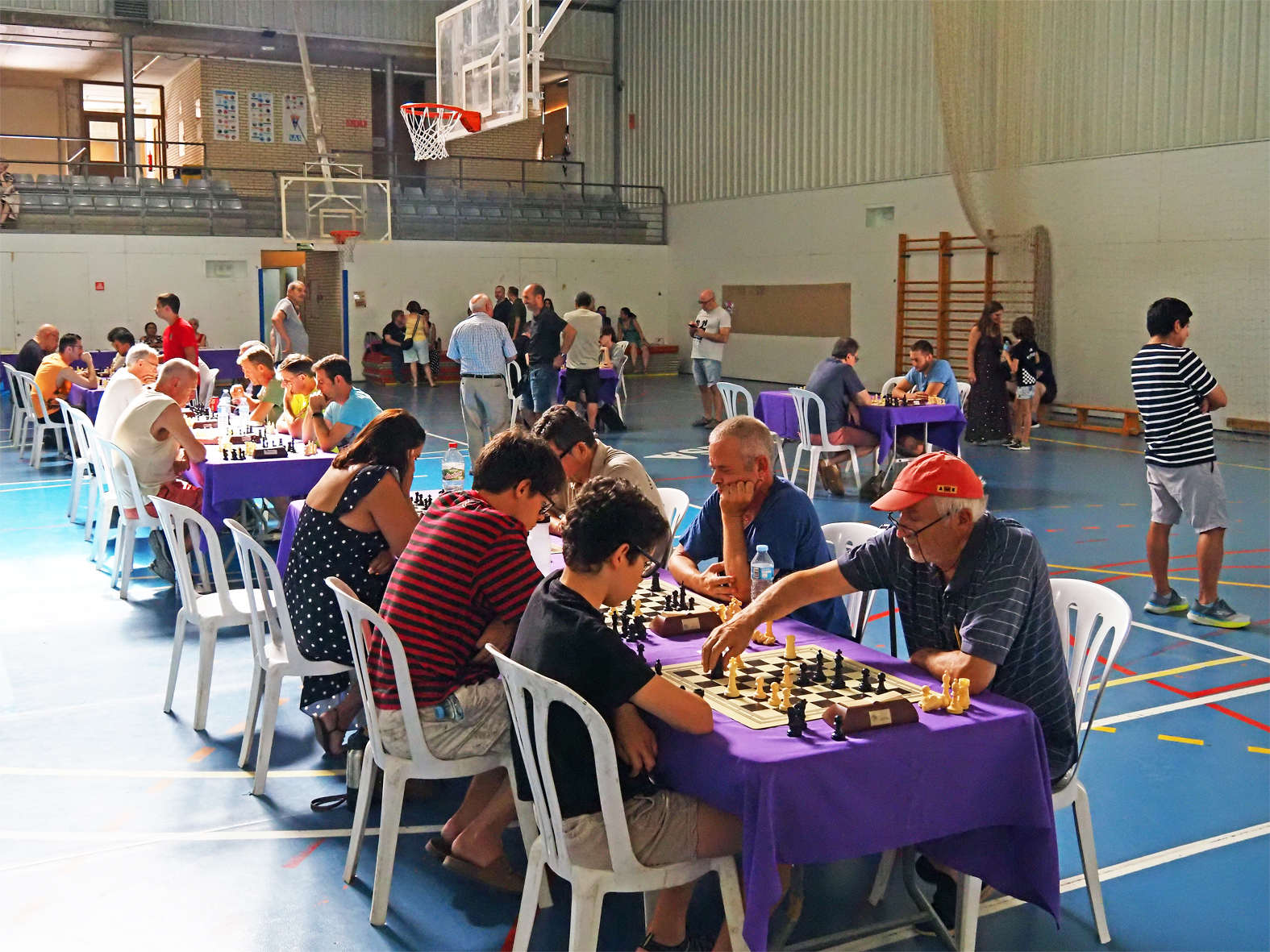 Imatge del 6&egrave; Torneig d'Escacs Actius Joaquim Catal&agrave;, al Pavell&oacute; Municipal d'Esports.