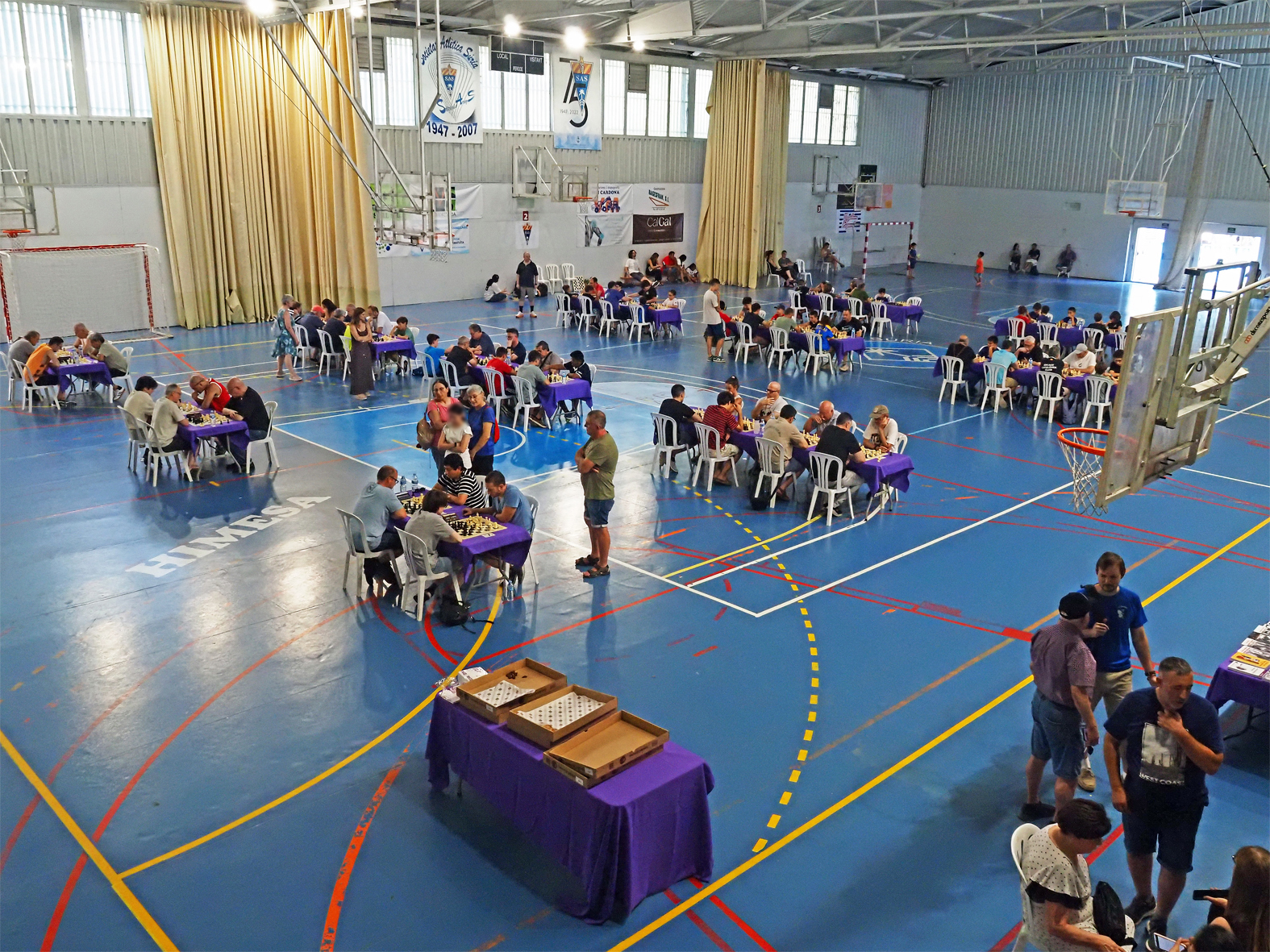 Imatge del 6&egrave; Torneig d'Escacs Actius Joaquim Catal&agrave;, al Pavell&oacute; Municipal d'Esports.