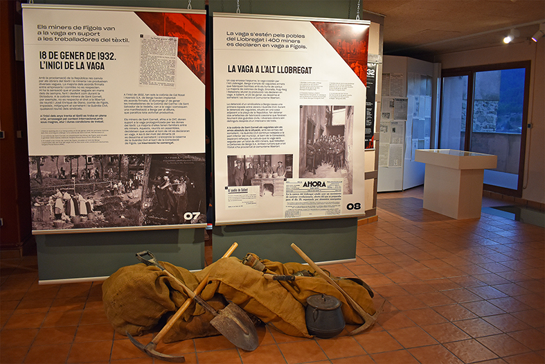 Plafons de lâ€™exposiciÃ³ '1932: Tres dies de revolta a SÃºria' a la sala Cal Balaguer del Porxo.
